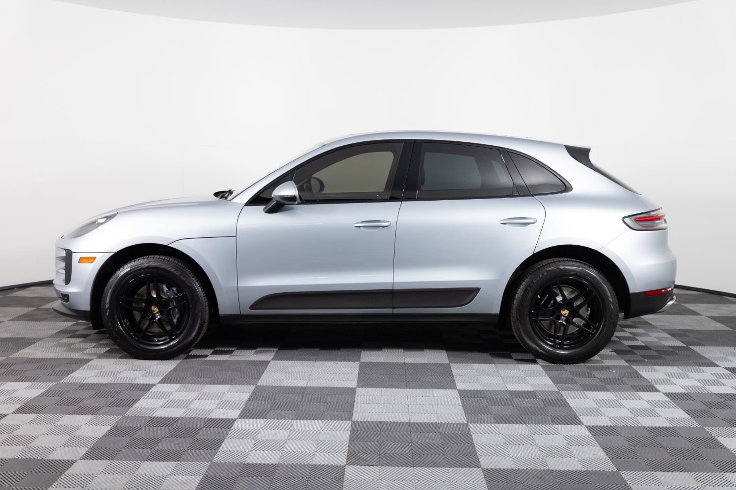 Used 2021 Porsche Macan AWD/4WD image 3