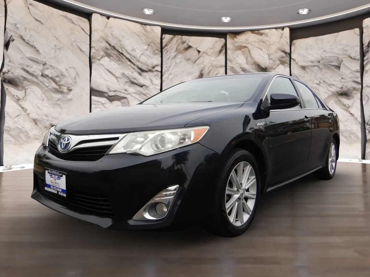 Used 2012 Toyota Camry XLE w/ Leather Pkg FWD image 1
