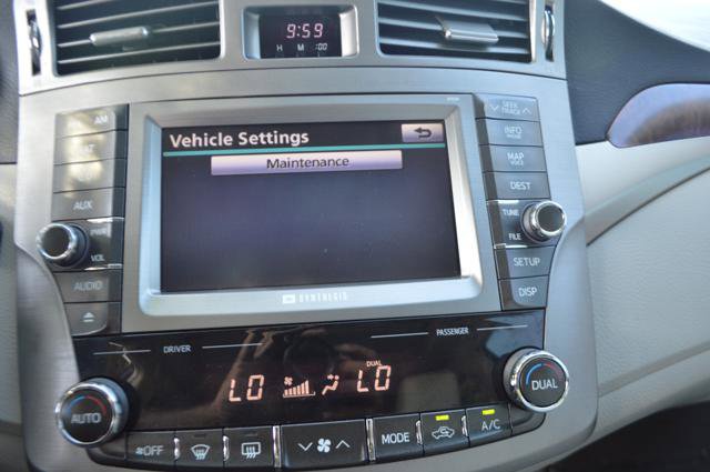 Used 2011 Toyota Avalon Limited FWD image 17