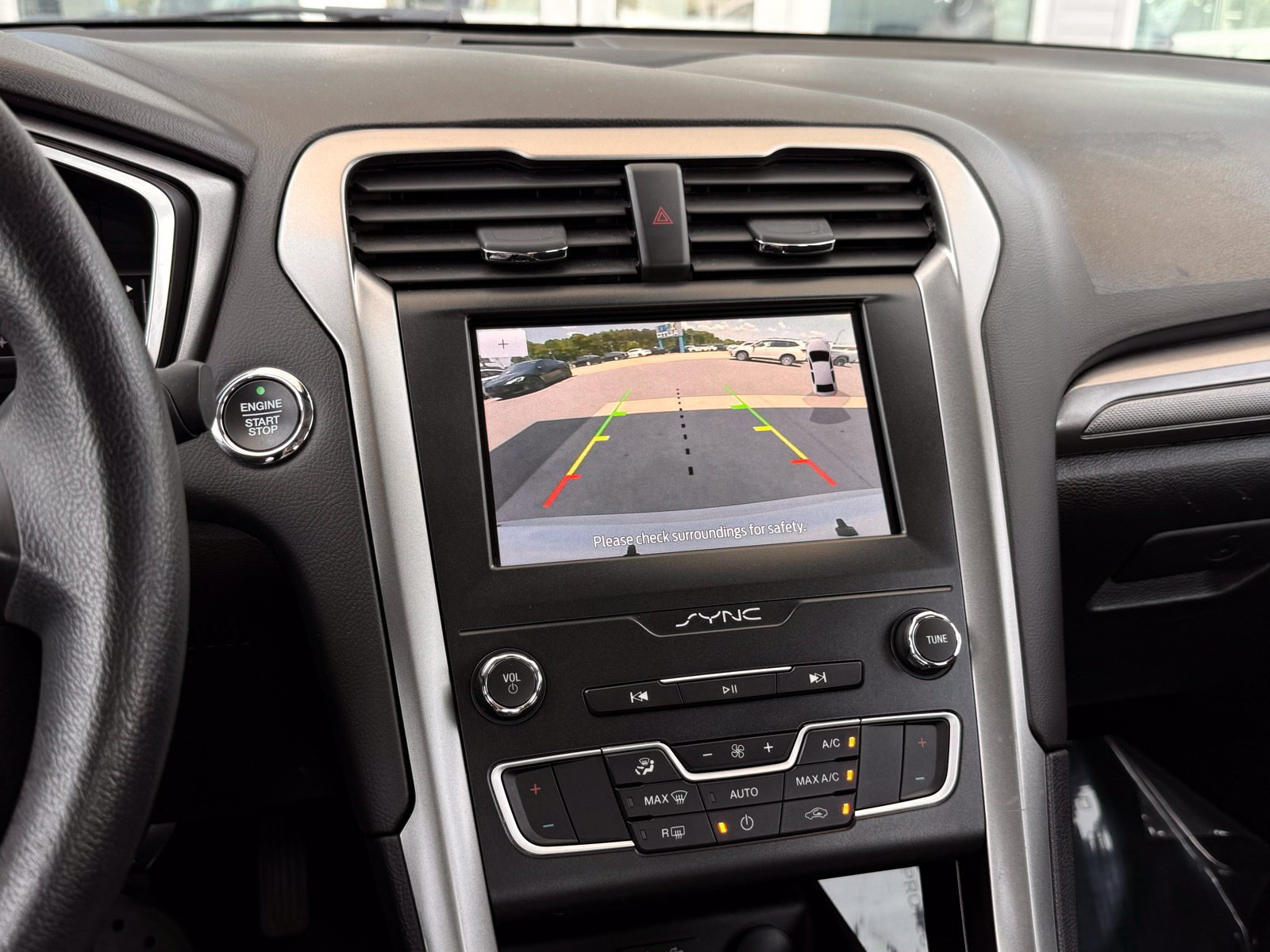 Used 2020 Ford Fusion SE FWD image 29