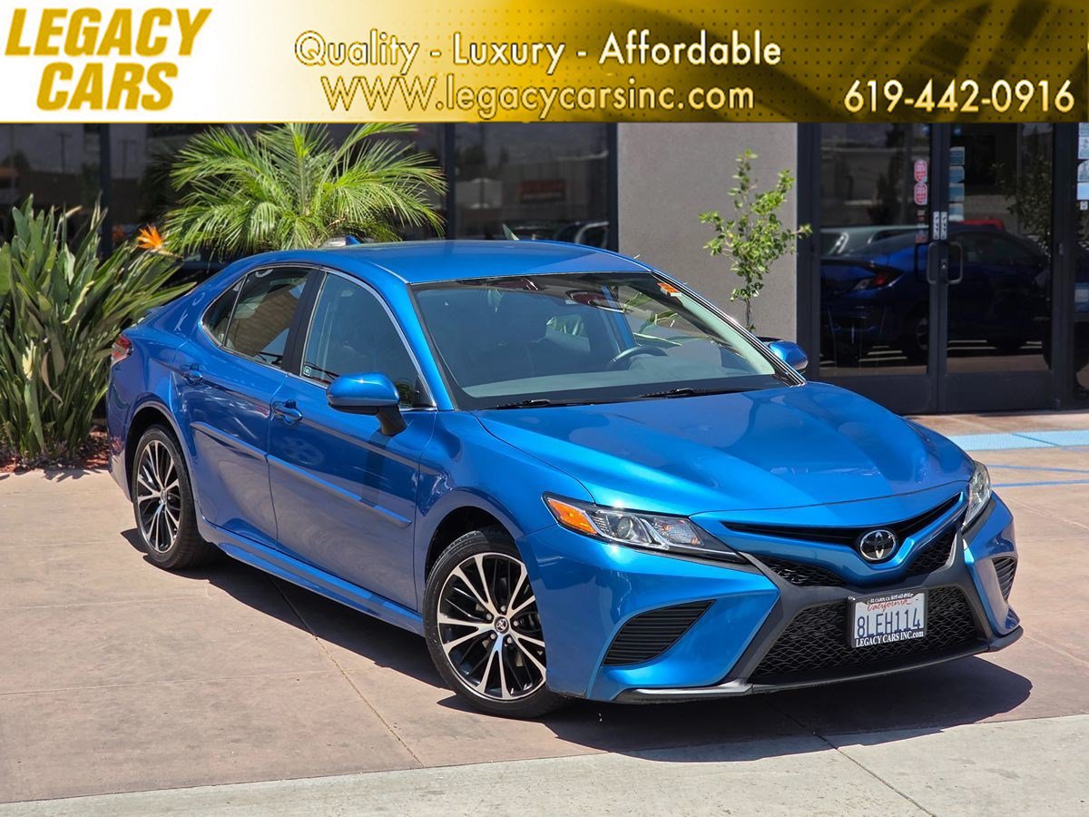 Used 2019 Toyota Camry SE FWD image 1