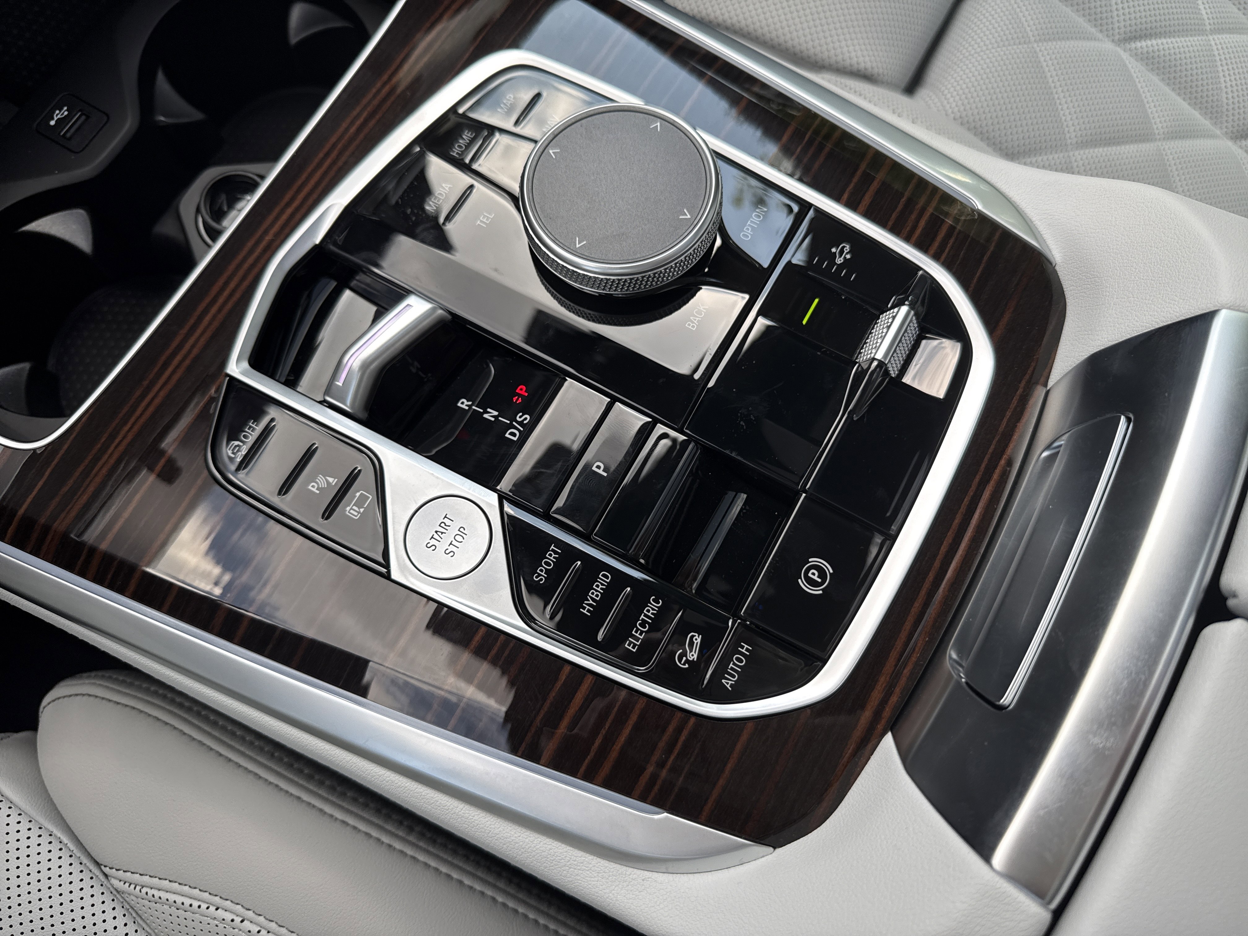 New 2026 BMW X5 xDrive50e w/ Climate Comfort Package image 17