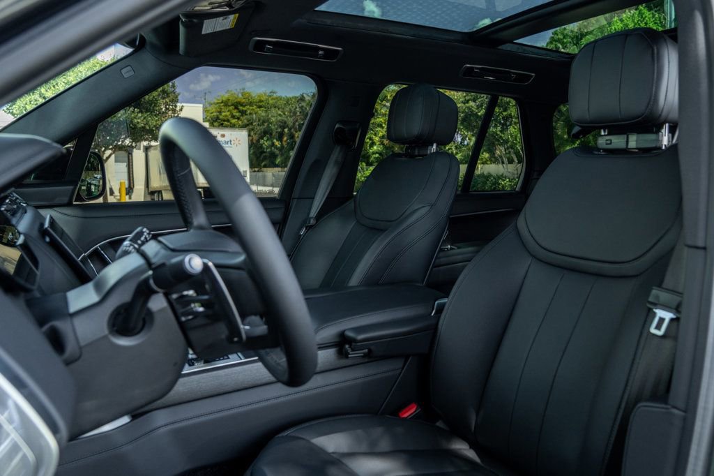 Used 2026 Land Rover Range Rover SE image 13