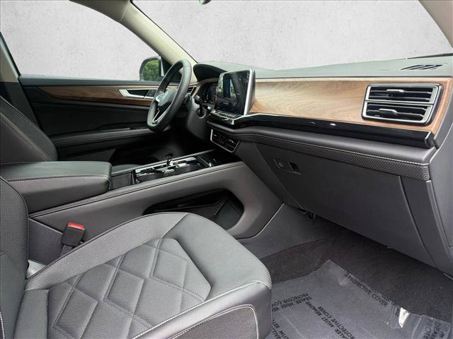 Used 2024 Volkswagen Atlas SE w/ Black Wheel Package FWD image 25