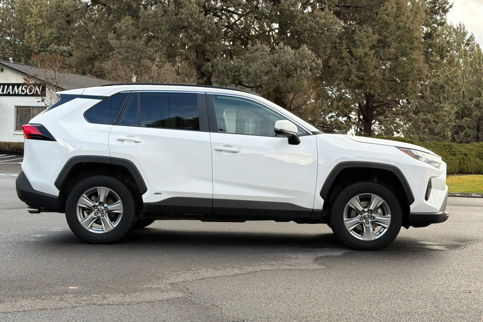 Used 2024 Toyota RAV4 XLE image 3