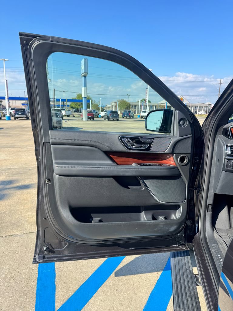 Used 2023 Lincoln Navigator L Reserve image 8