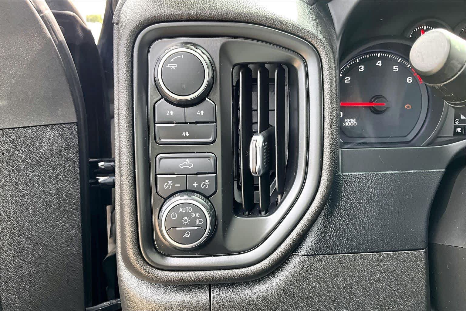 Used 2022 Chevrolet Silverado 2500 Custom w/ Custom Value Package AWD/4WD image 35
