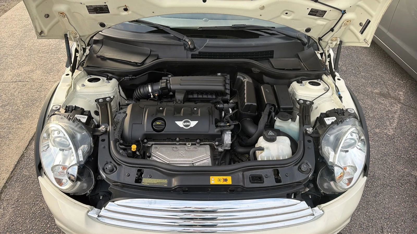 Used 2013 MINI Cooper Convertible image 23