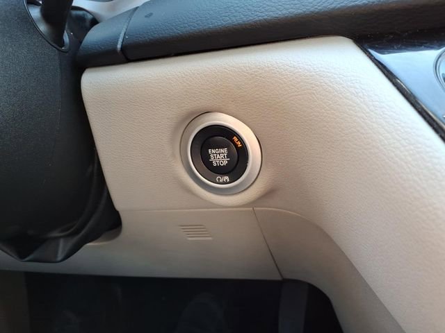 Used 2018 Chrysler Pacifica Touring-L FWD image 30