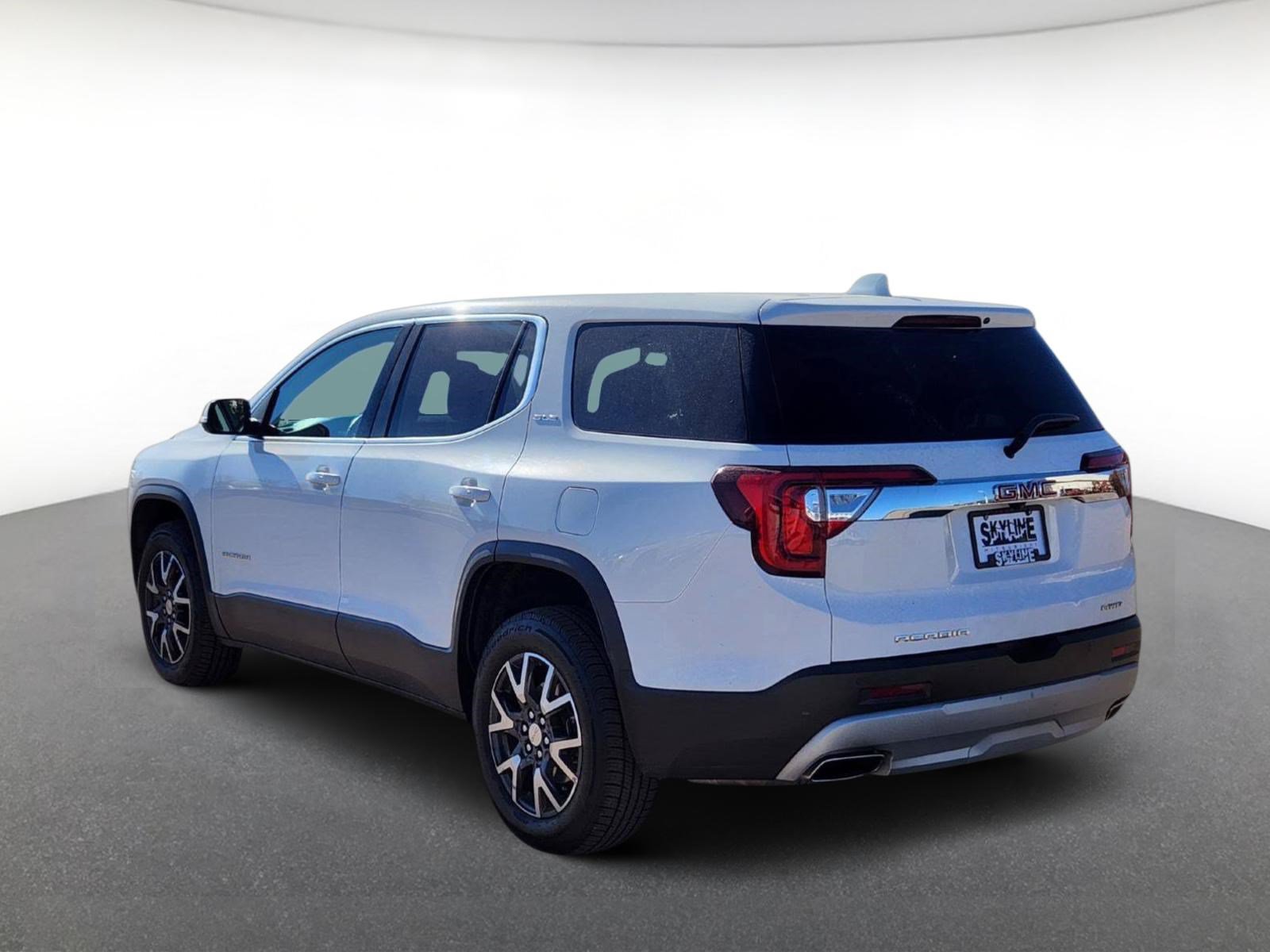 Used 2023 GMC Acadia SLE AWD/4WD image 4