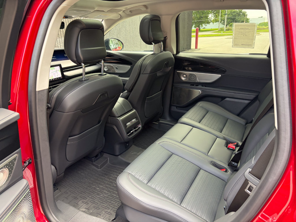 New 2026 Lincoln Nautilus Reserve AWD/4WD image 18