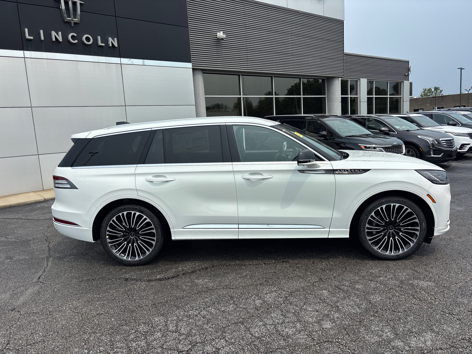 New 2026 Lincoln Aviator Black Label w/ Dynamic Handling Package AWD/4WD image 8