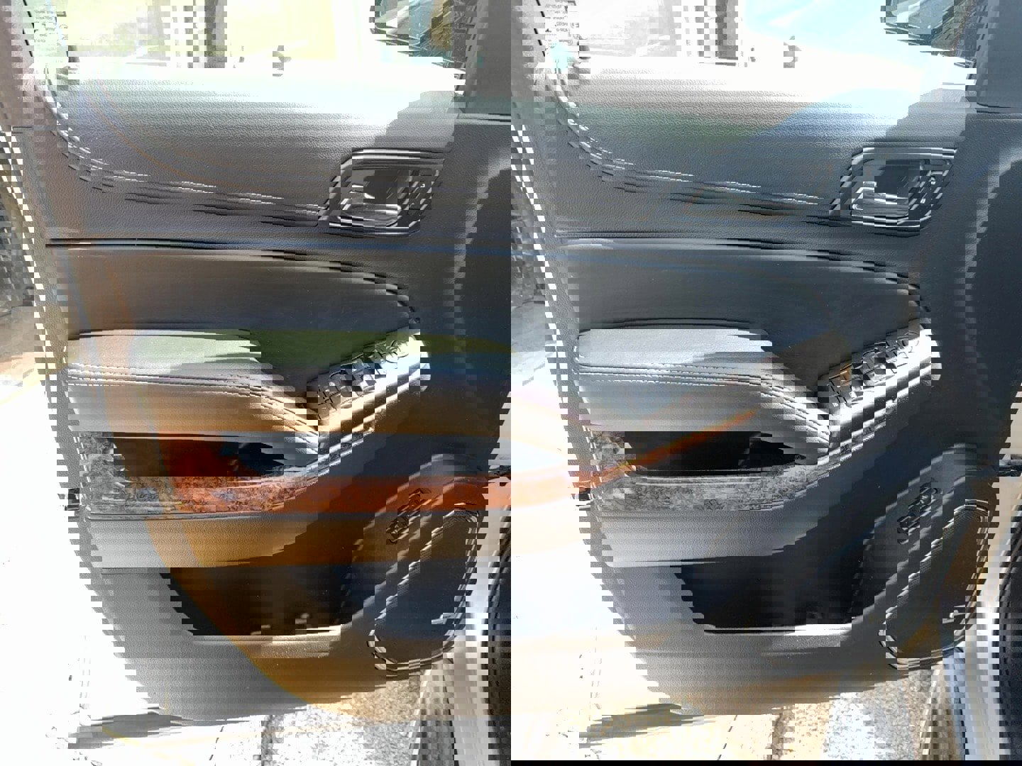 Used 2016 Chevrolet Suburban LTZ AWD/4WD image 23