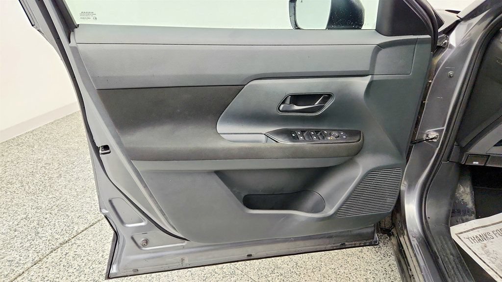 Used 2025 Nissan Kicks S FWD image 10