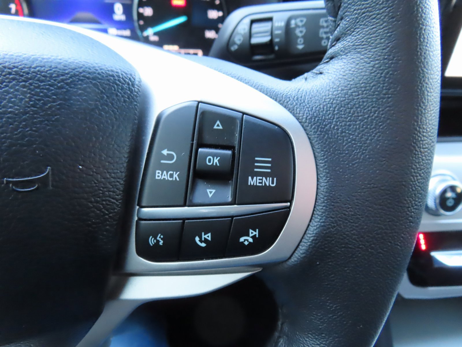 Used 2024 Ford Explorer XLT image 18