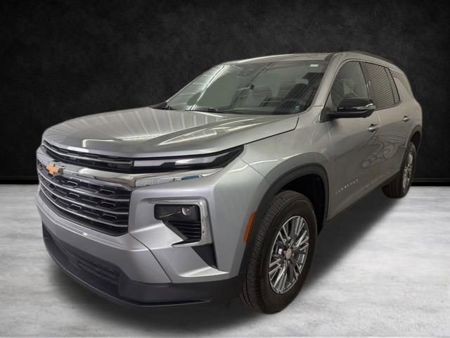 Used 2025 Chevrolet Traverse LT w/ Driver Confidence Package image 5