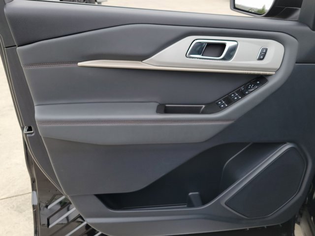 Used 2025 Ford Explorer Active w/ Active Comfort Package image 10