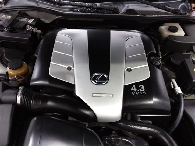 Used 2004 Lexus SC 430 Convertible image 9