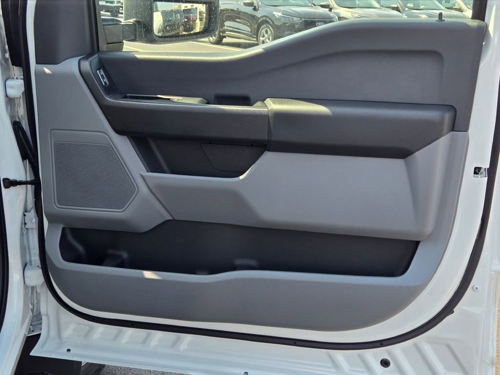 New 2024 Ford F550 4x4 Regular Cab Super Duty image 5