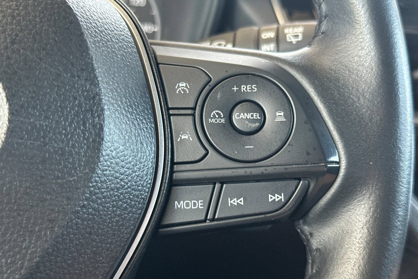 Used 2025 Toyota Corolla Cross AWD Hybrid image 28