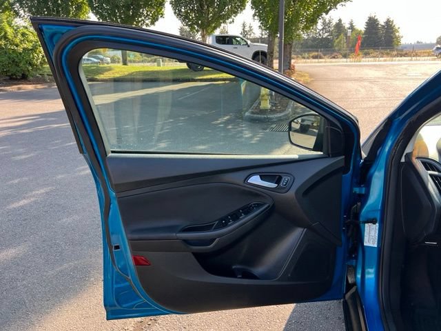 Used 2016 Ford Focus SE w/ SE Cold Weather Package FWD image 15