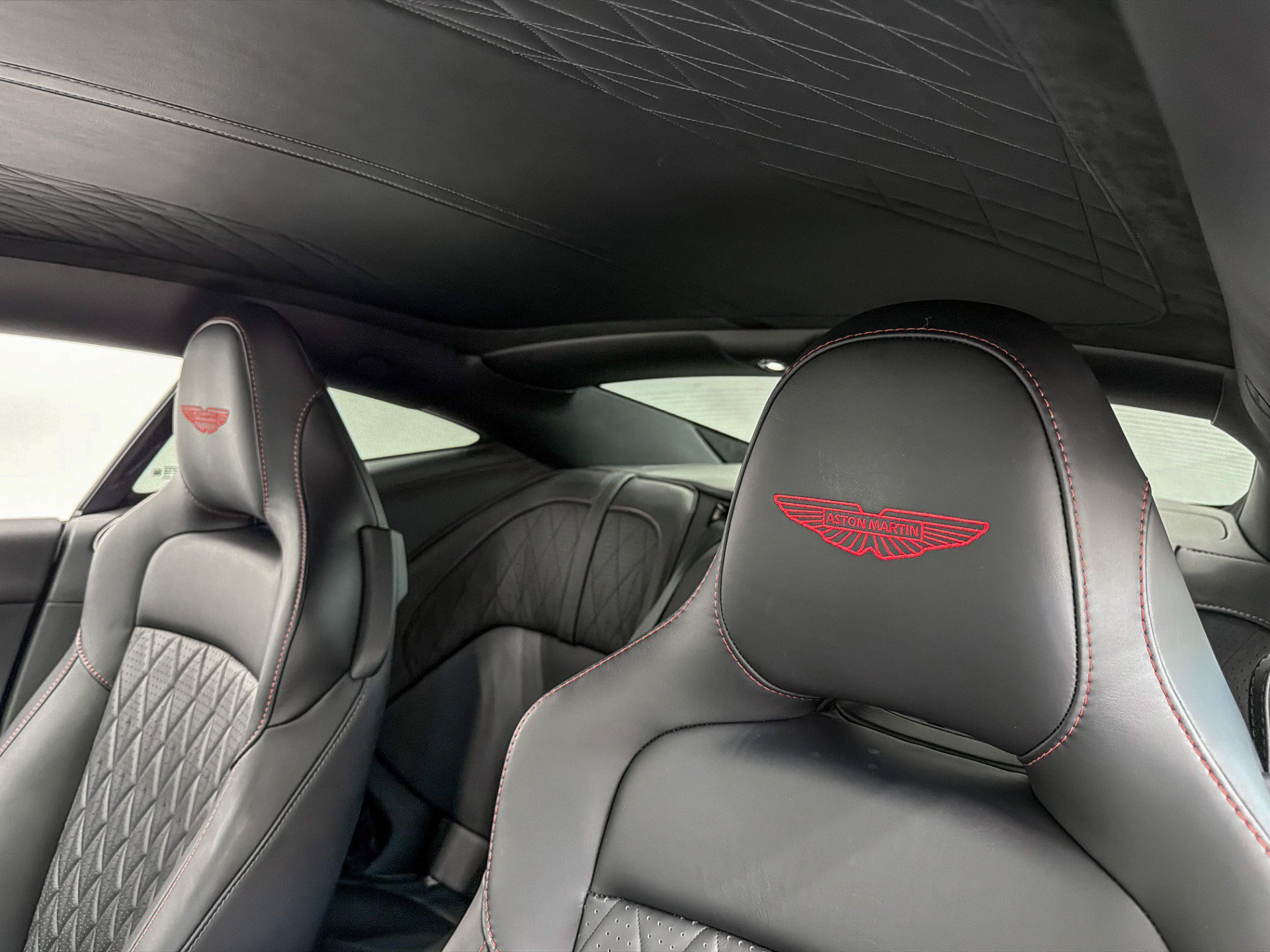 Used 2025 Aston Martin DB12 Coupe RWD image 18