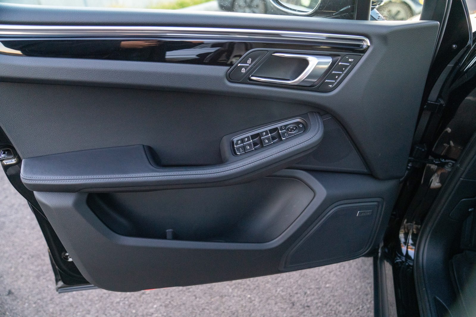 Certified 2026 Porsche Macan Turbo AWD/4WD image 10