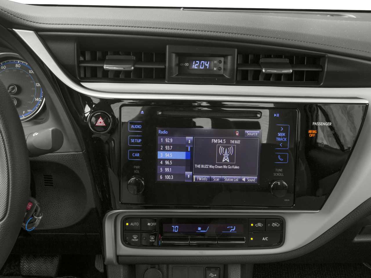 Used 2017 Toyota Corolla LE w/ Carpet Mat Package (TMS) FWD image 12