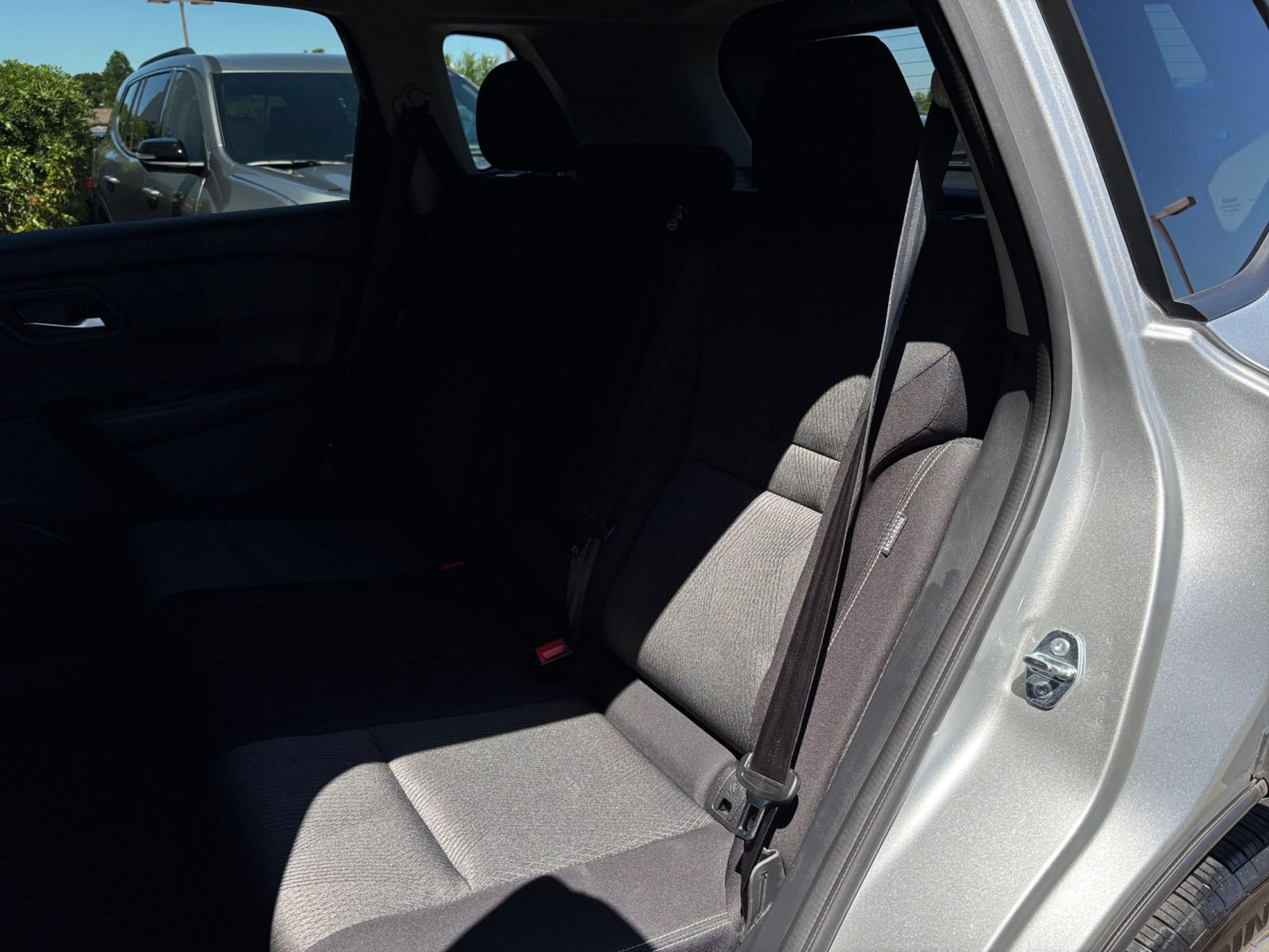 Used 2025 Nissan Rogue SV FWD image 39