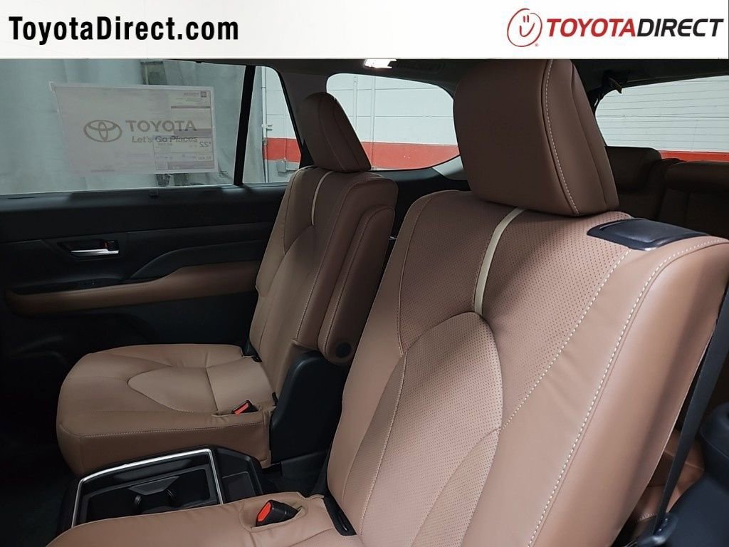 New 2026 Toyota Grand Highlander Platinum image 21
