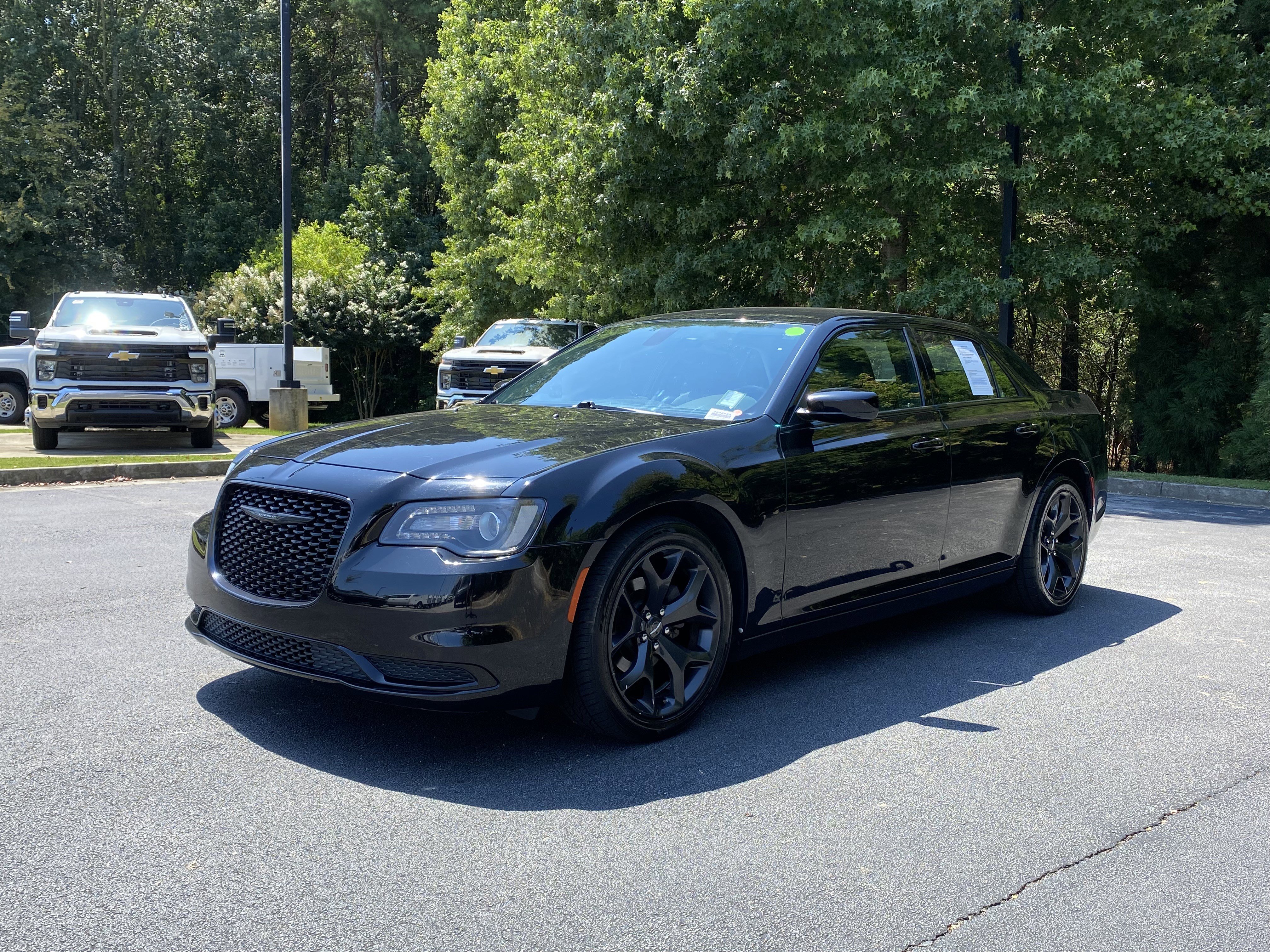 Used 2020 Chrysler 300 Touring w/ Sport Appearance Package image 5