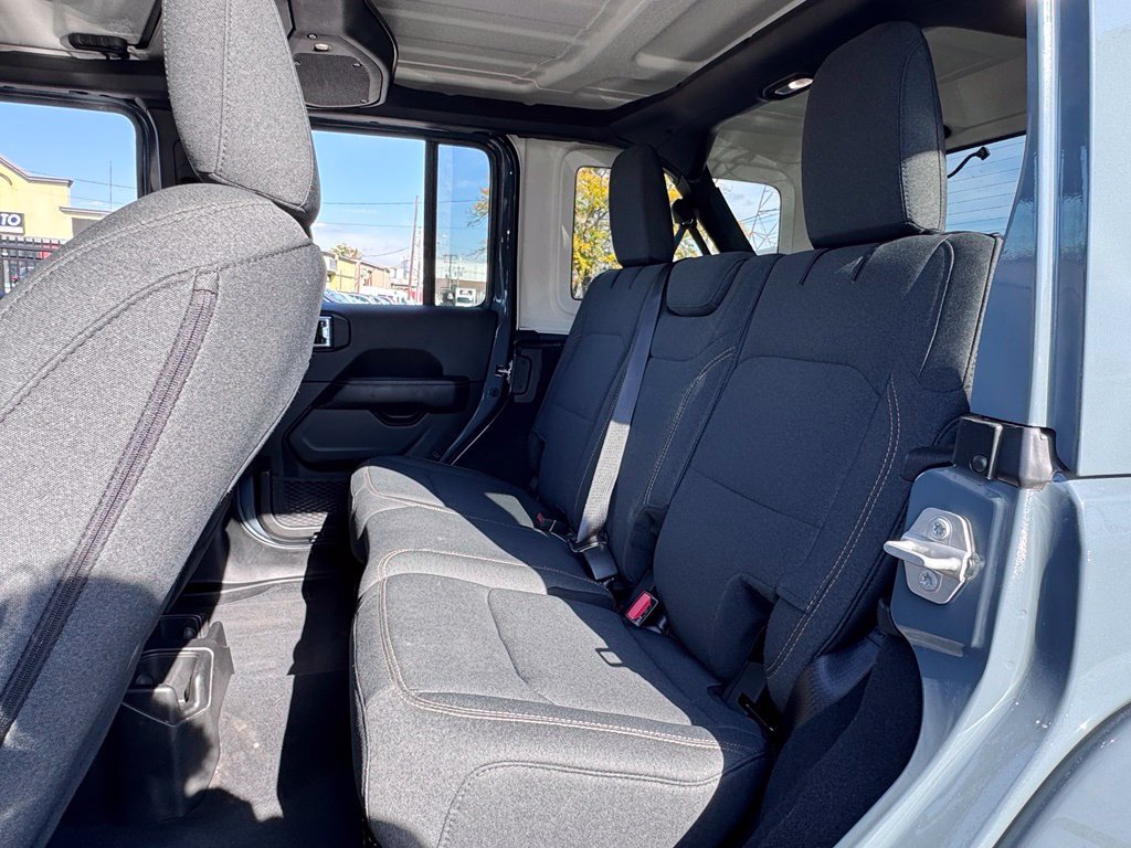 Used 2026 Jeep Wrangler Unlimited Sahara AWD/4WD image 16