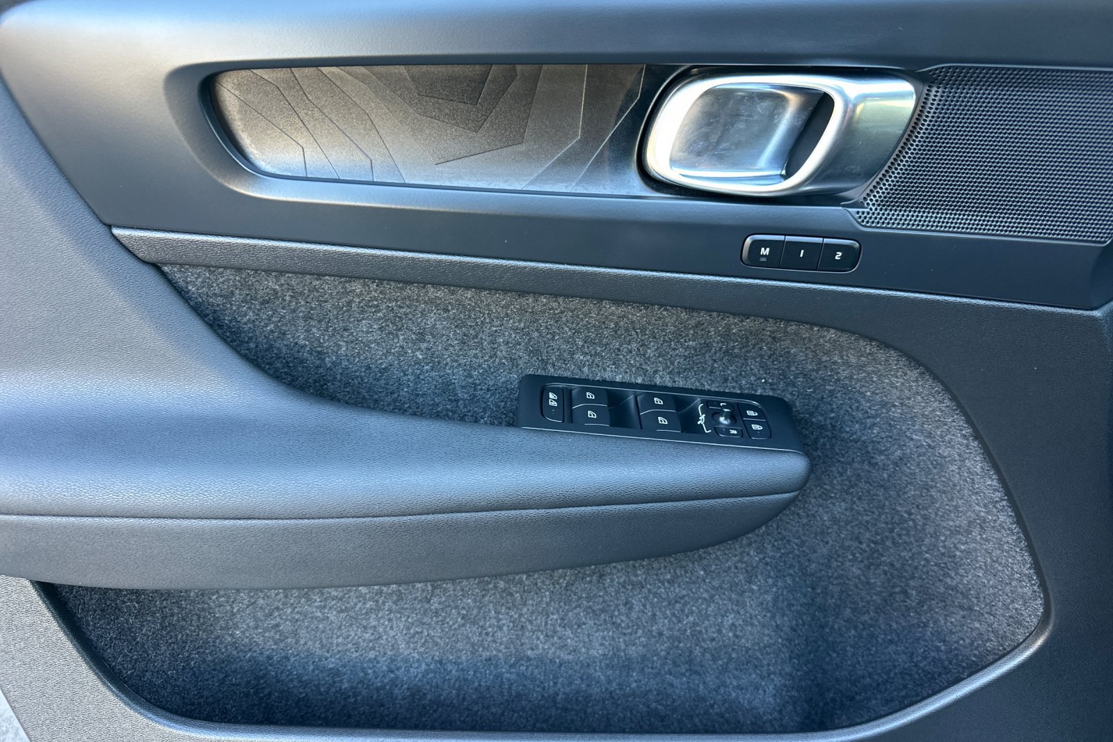 Certified 2023 Volvo C40 P8 Recharge Plus w/ Climate Package AWD/4WD image 12