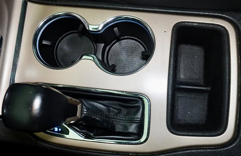 Used 2017 Jeep Grand Cherokee Laredo image 25