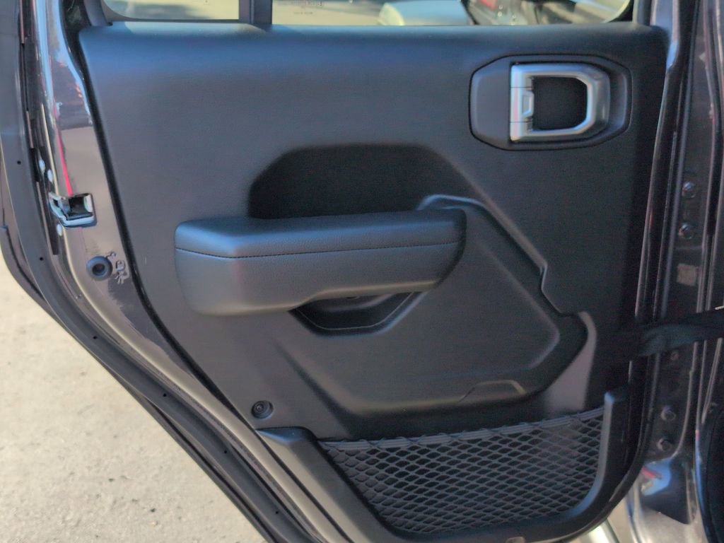 Used 2025 Jeep Wrangler Unlimited Rubicon w/ Convenience Group image 27