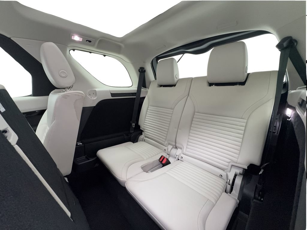 Used 2025 Land Rover Discovery S AWD/4WD image 27
