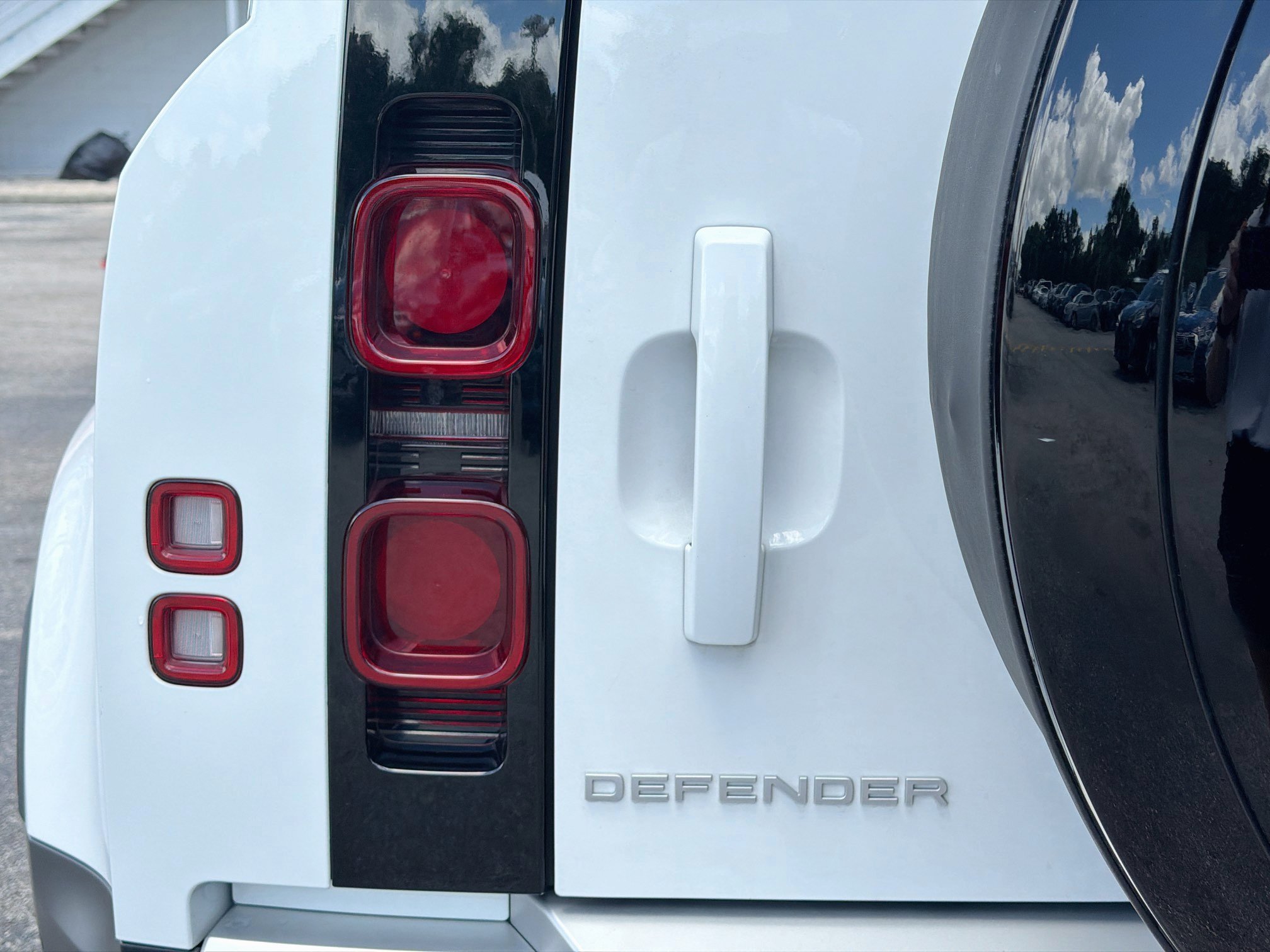 Used 2024 Land Rover Defender 110 S AWD/4WD image 10