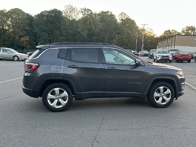 Used 2018 Jeep Compass Latitude w/ Popular Equipment Group FWD image 9