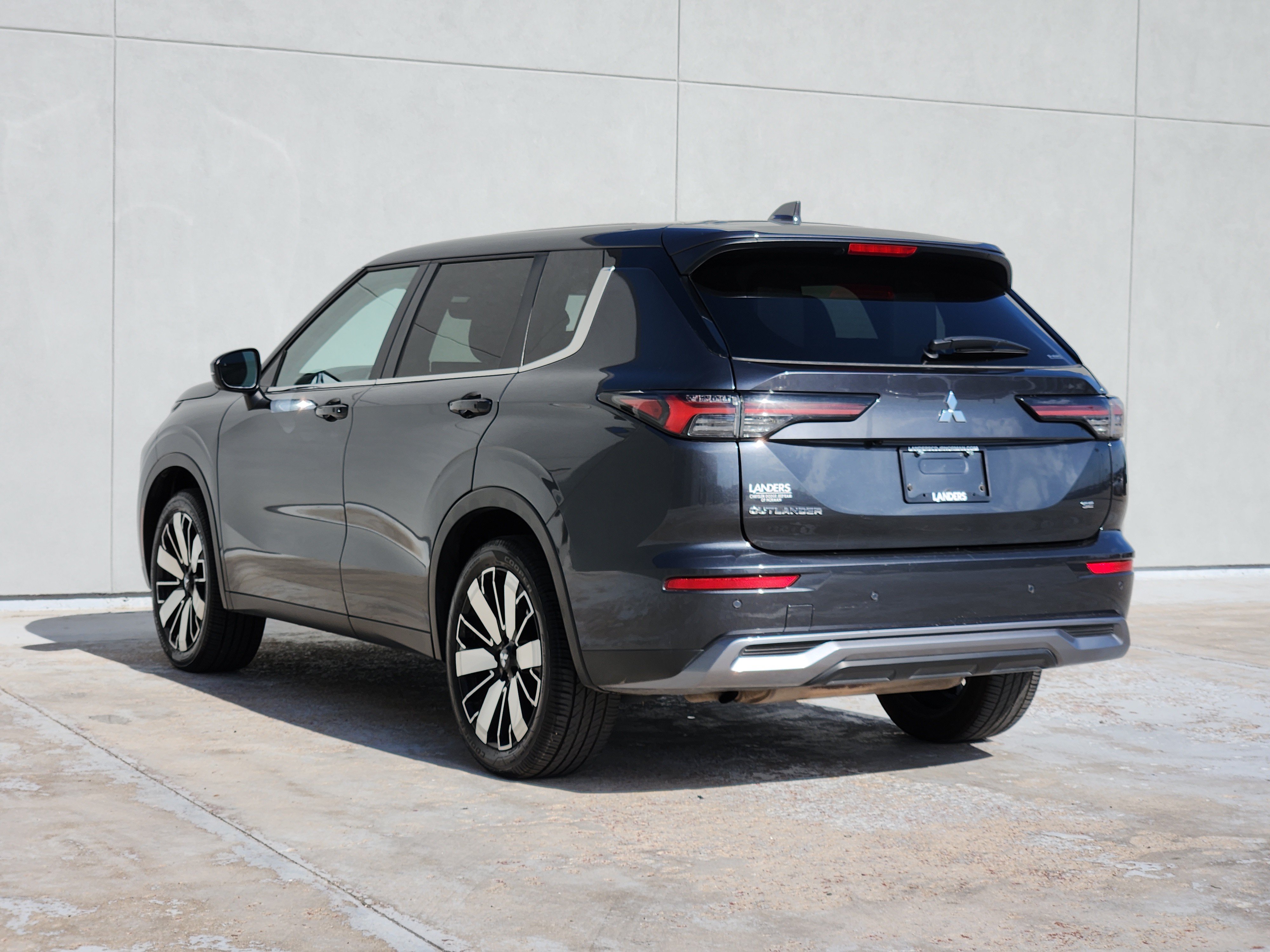 Used 2025 Mitsubishi Outlander SE AWD/4WD image 6