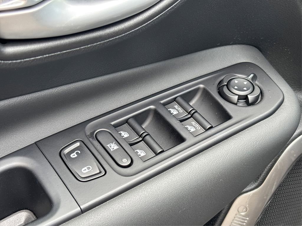 Used 2023 Jeep Renegade Latitude w/ Sun/Sound Group image 21