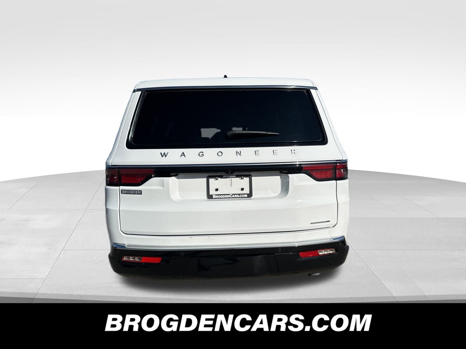 Used 2024 Jeep Wagoneer L Series II w/ Flexible Seating Group image 4