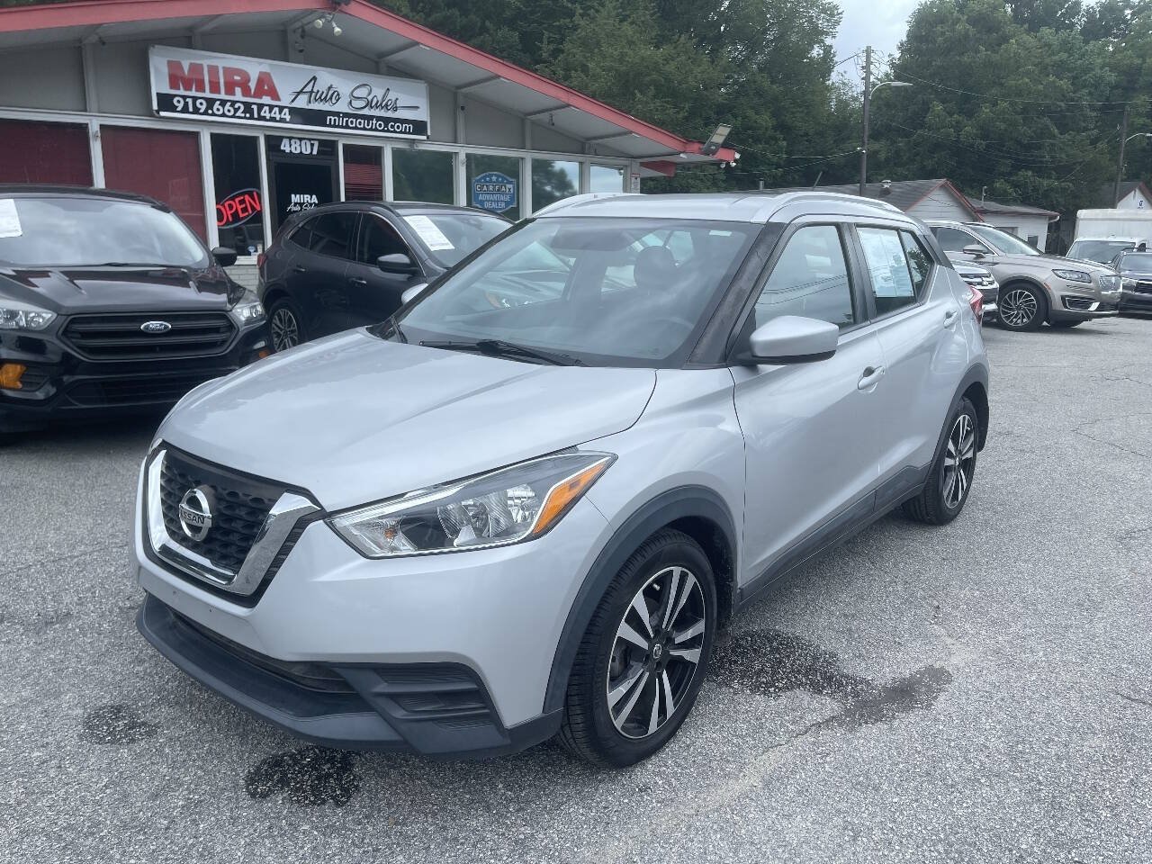 Used 2018 Nissan Kicks SV FWD image 3