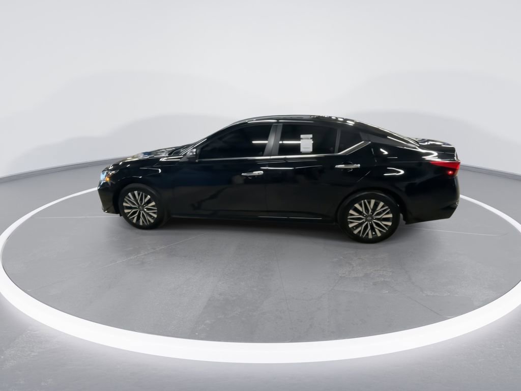 Used 2024 Nissan Altima 2.5 SV image 5