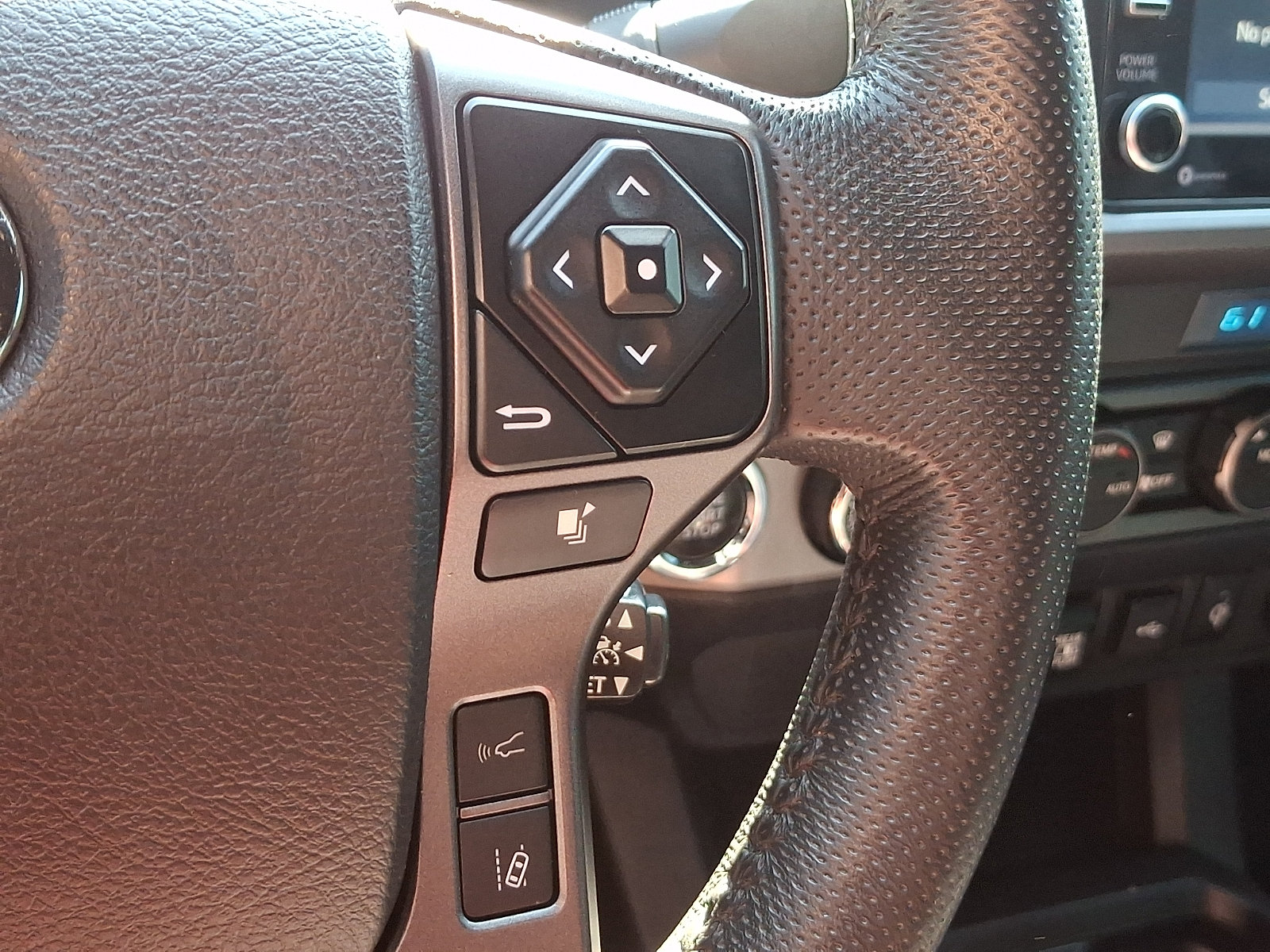 Used 2022 Toyota Tacoma TRD Off-Road AWD/4WD image 22