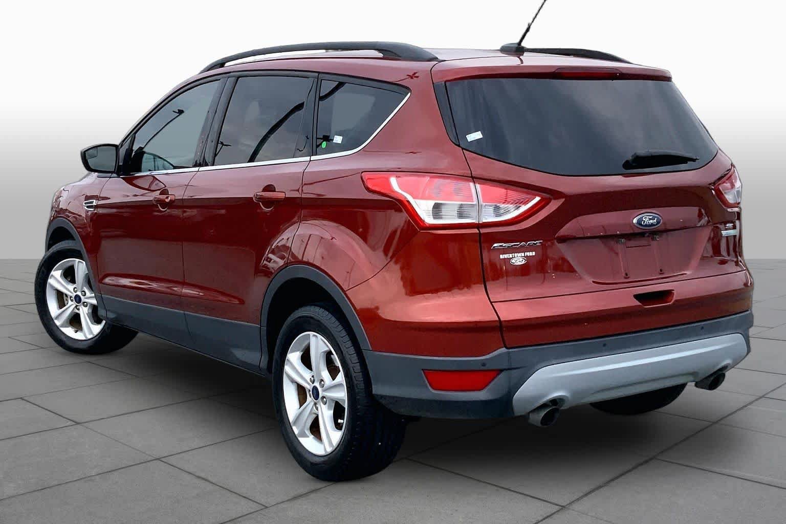 Used 2016 Ford Escape SE w/ Equipment Group 201A FWD image 11