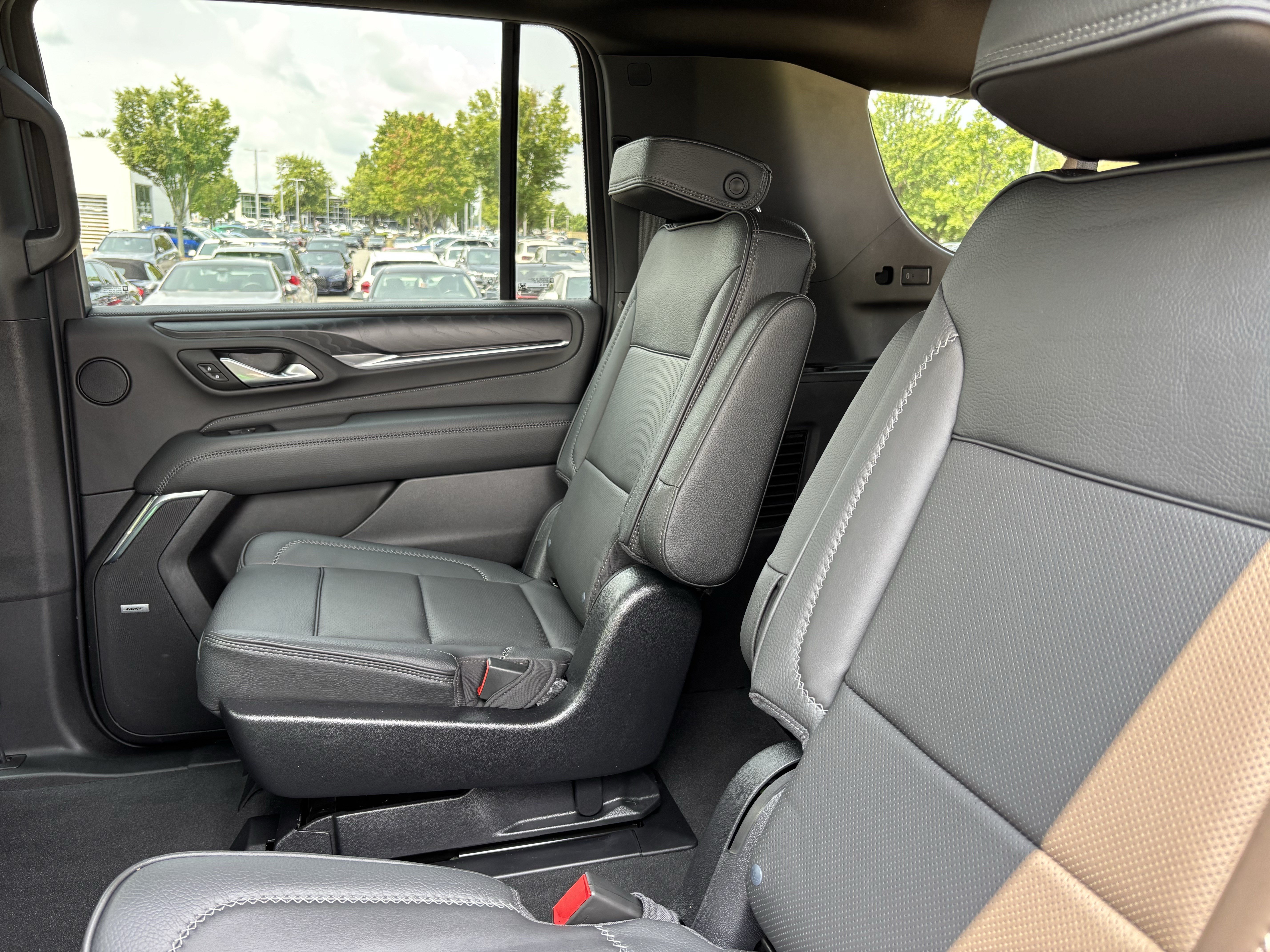 Used 2022 GMC Yukon XL Denali AWD/4WD image 32