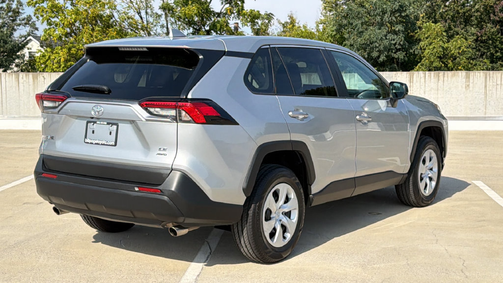 Used 2025 Toyota RAV4 LE AWD/4WD image 4