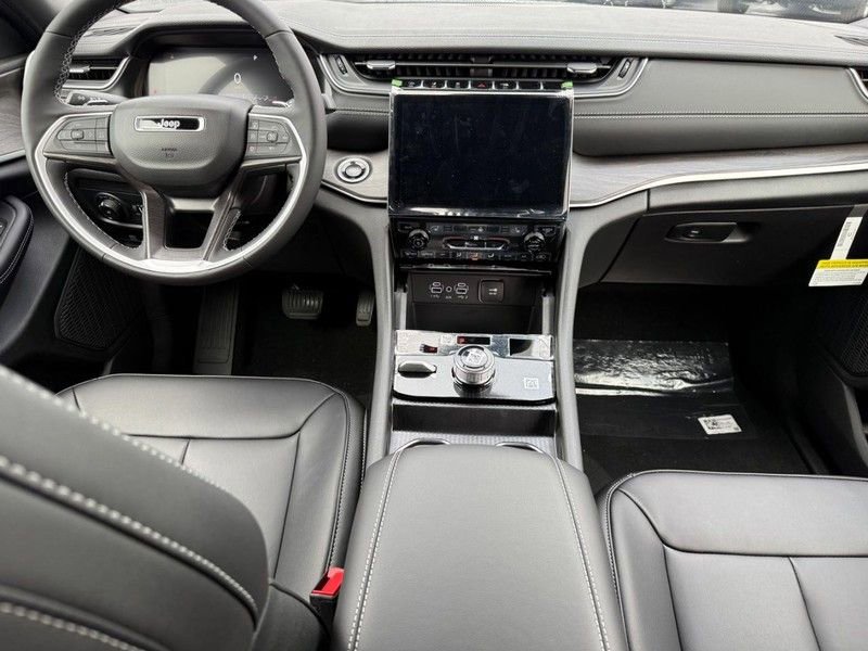 New 2025 Jeep Grand Cherokee L Limited w/ Black Appearance Package image 8