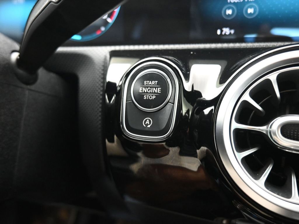 Used 2020 Mercedes-Benz CLA 250 4MATIC image 25