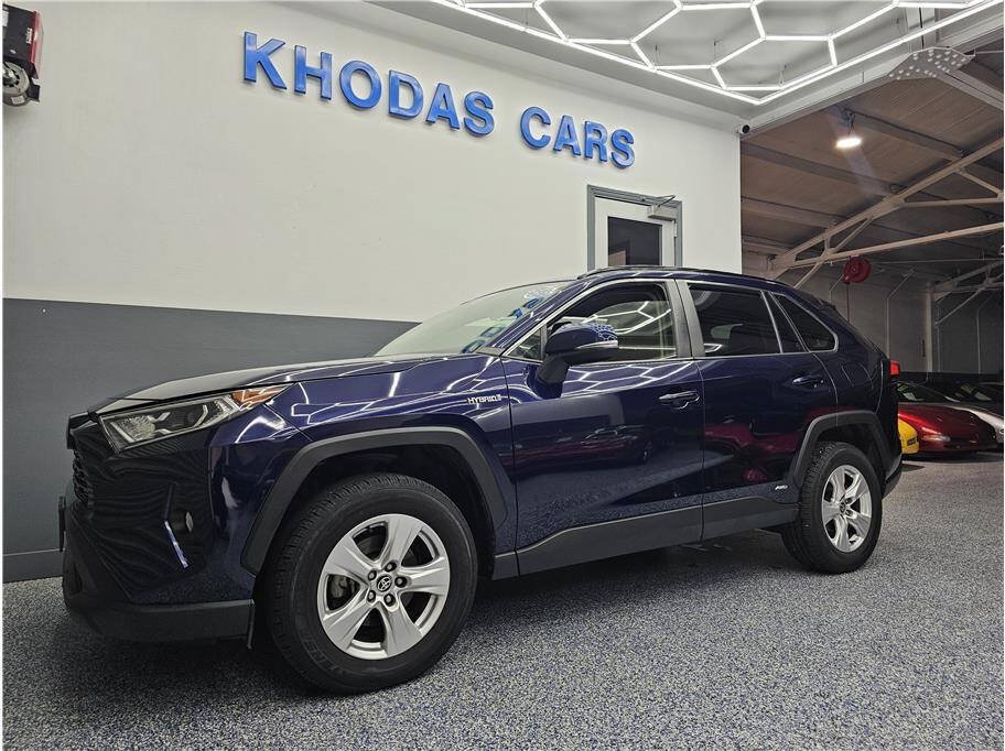 Used 2020 Toyota RAV4 XLE w/ Convenience Package AWD/4WD image 2